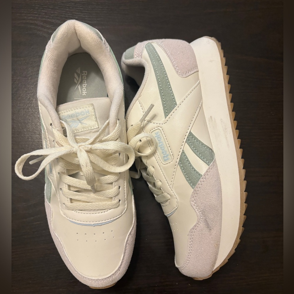Reebok lifestyle sneakers - worn once - white with mint green stripe